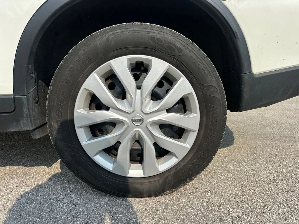 Used 2017 White Nissan S image 19