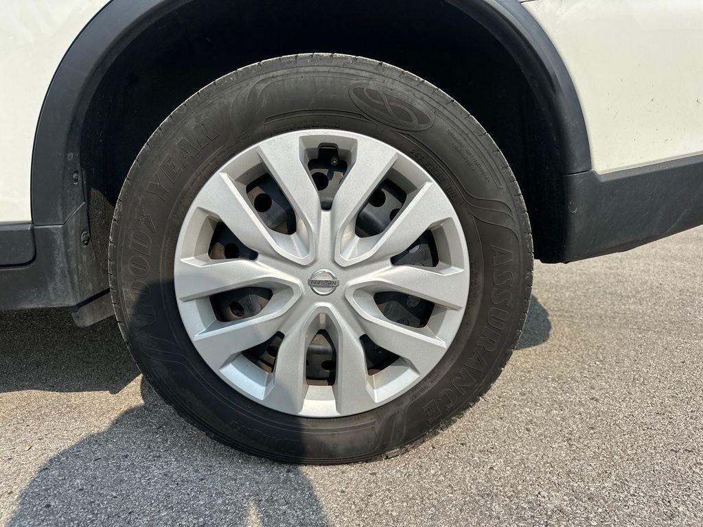 Used 2017 White Nissan S image 19
