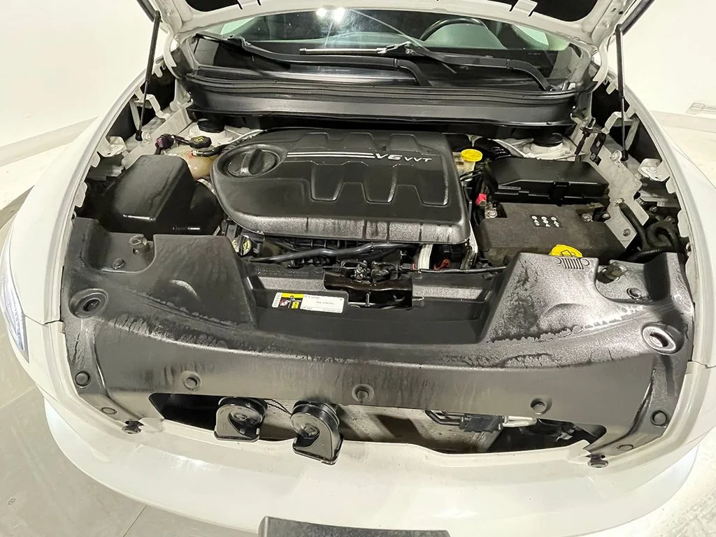 Used 2017 White Jeep Latitude image 35