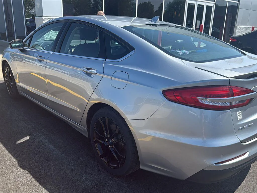 Used 2020 Iconic Silver Ford SE image 5