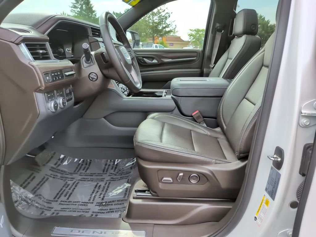 Used 2024 White GMC Denali image 19