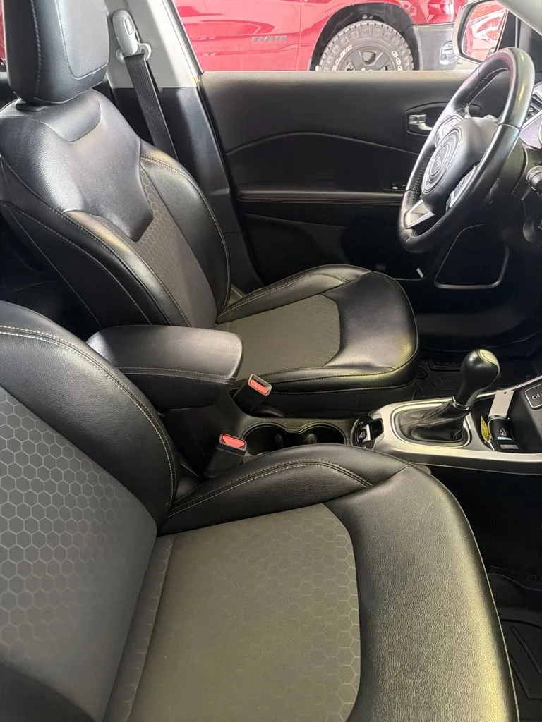 Used 2018 White Clearcoat Jeep Latitude image 4