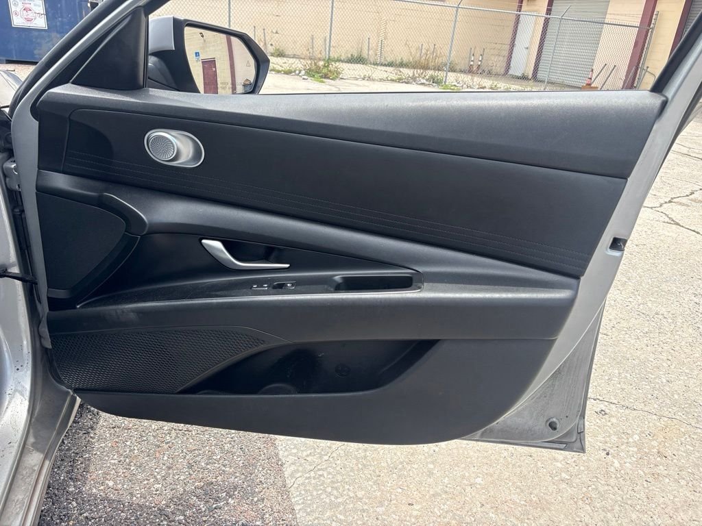 2021 Hyundai Elantra SEL - Photo 17