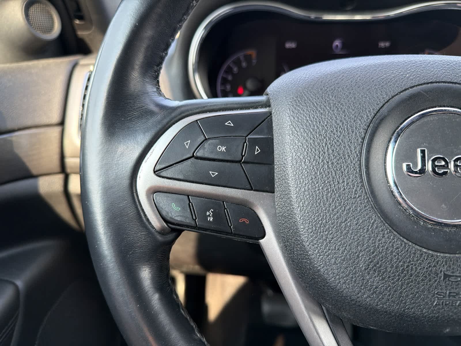 Used 2018 Diamond Black Crystal Pearlcoat Jeep Laredo E image 16