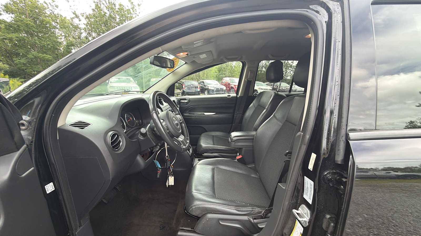 Used 2014 Black Clearcoat Jeep Latitude image 10