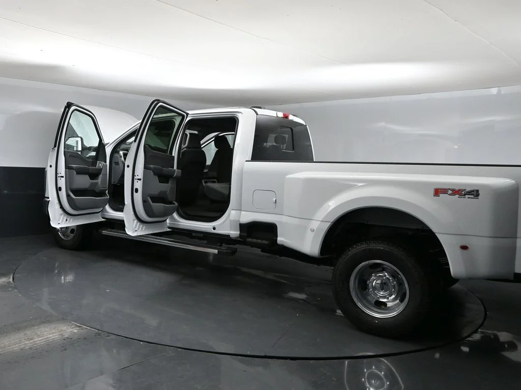 New 2026 Oxford White Ford F-350® XLT image 39