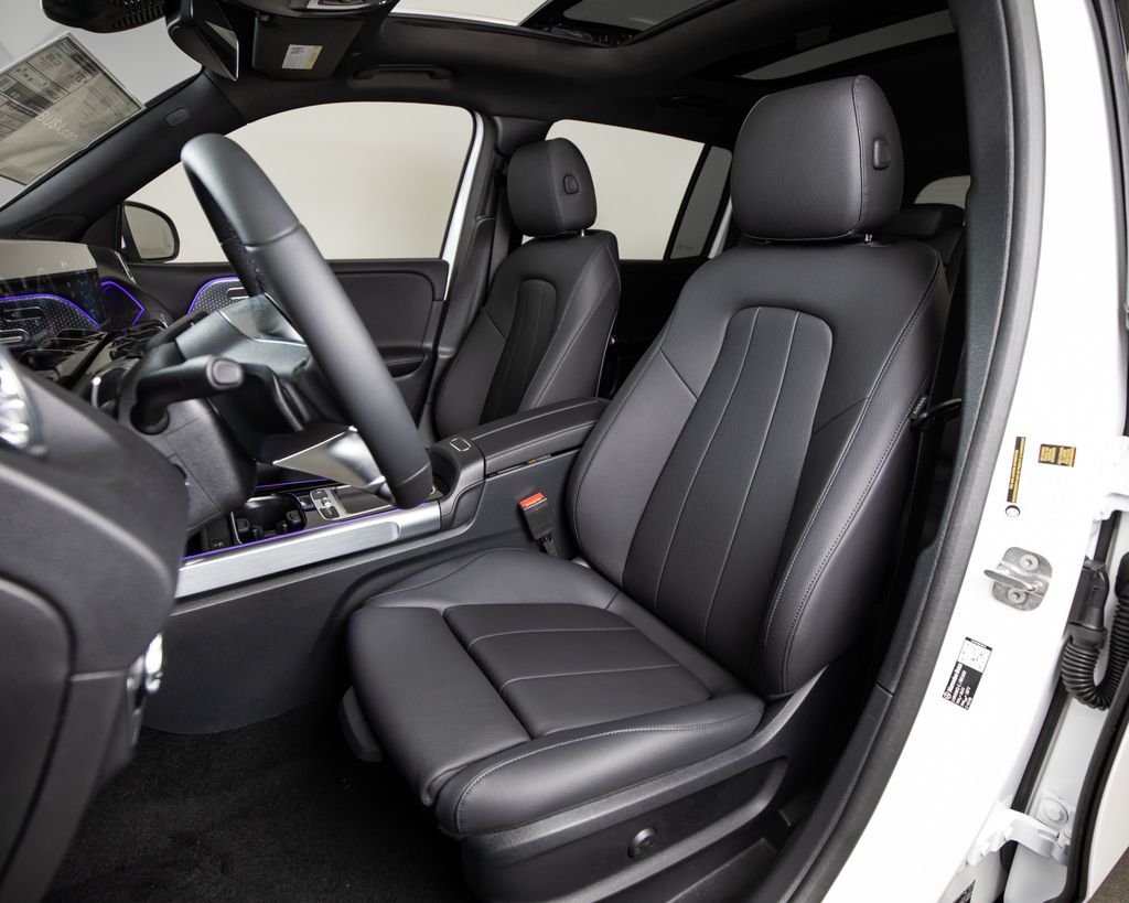 New 2026 Polar White Mercedes-Benz GLB 250 image 5