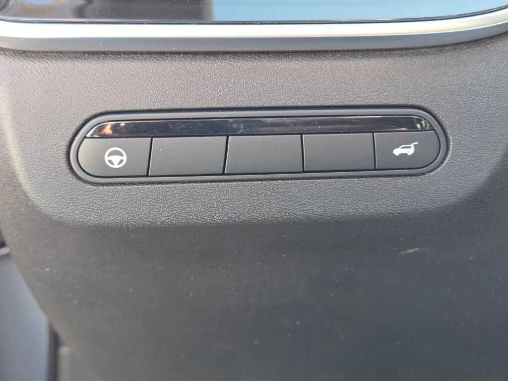 Used 2025 Gray INFINITI LUXE image 29