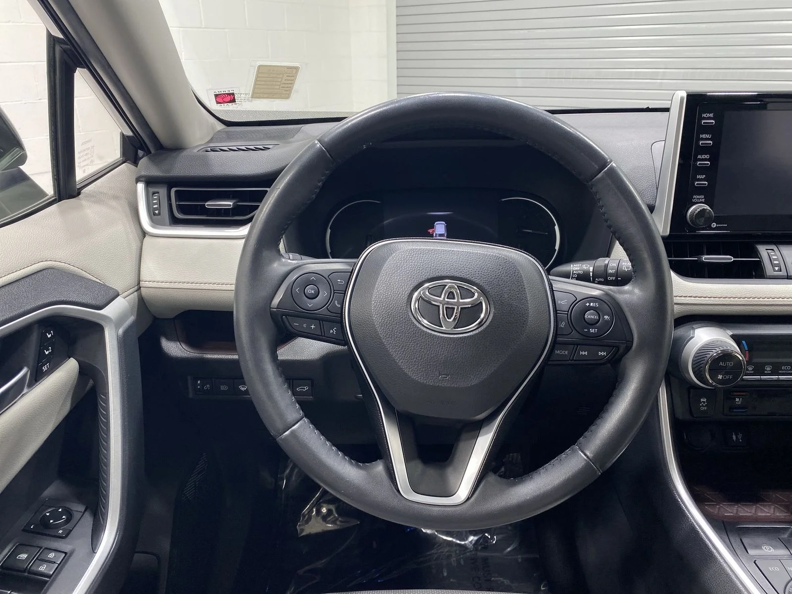 2019 Toyota RAV4 Limited - Photo 14
