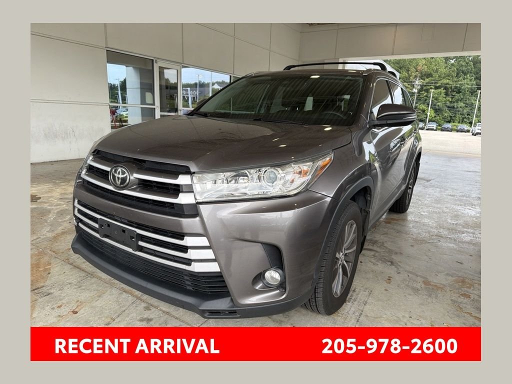 Used 2019 Gray Toyota XLE image 1