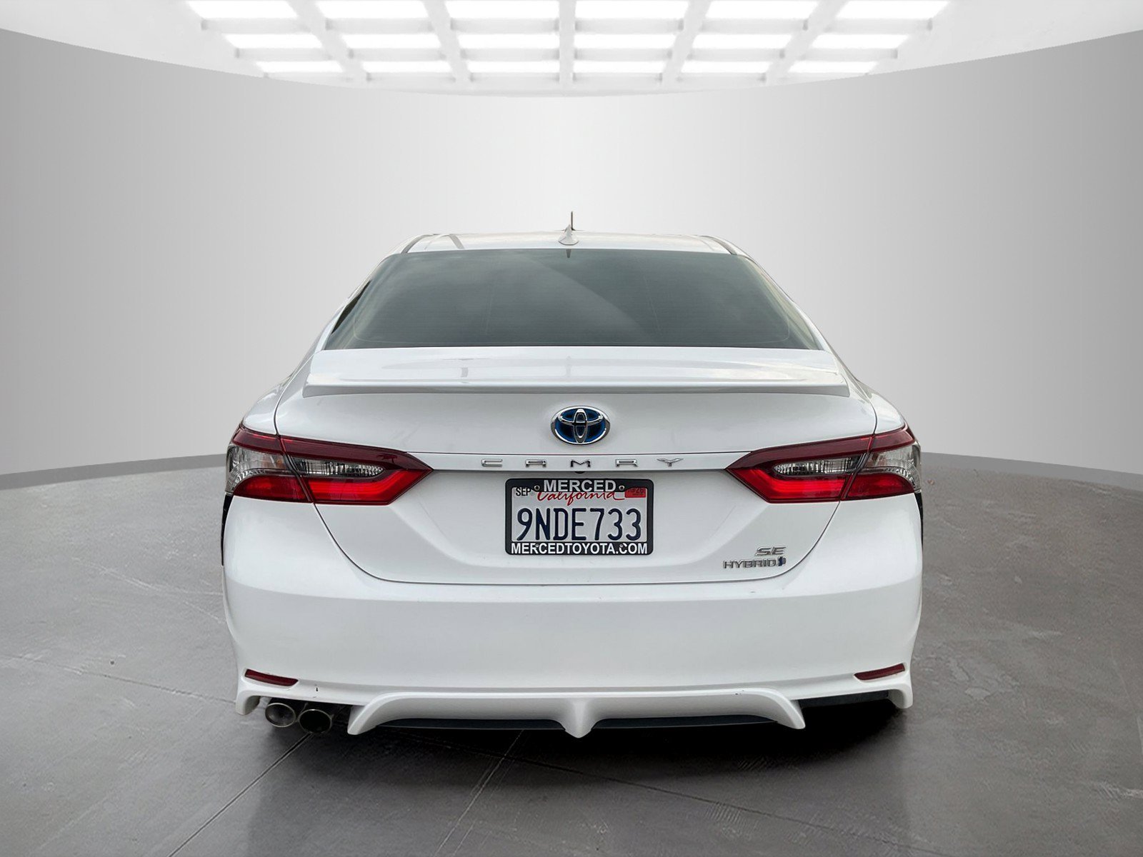Certified Used 2024 Ice Toyota SE image 4