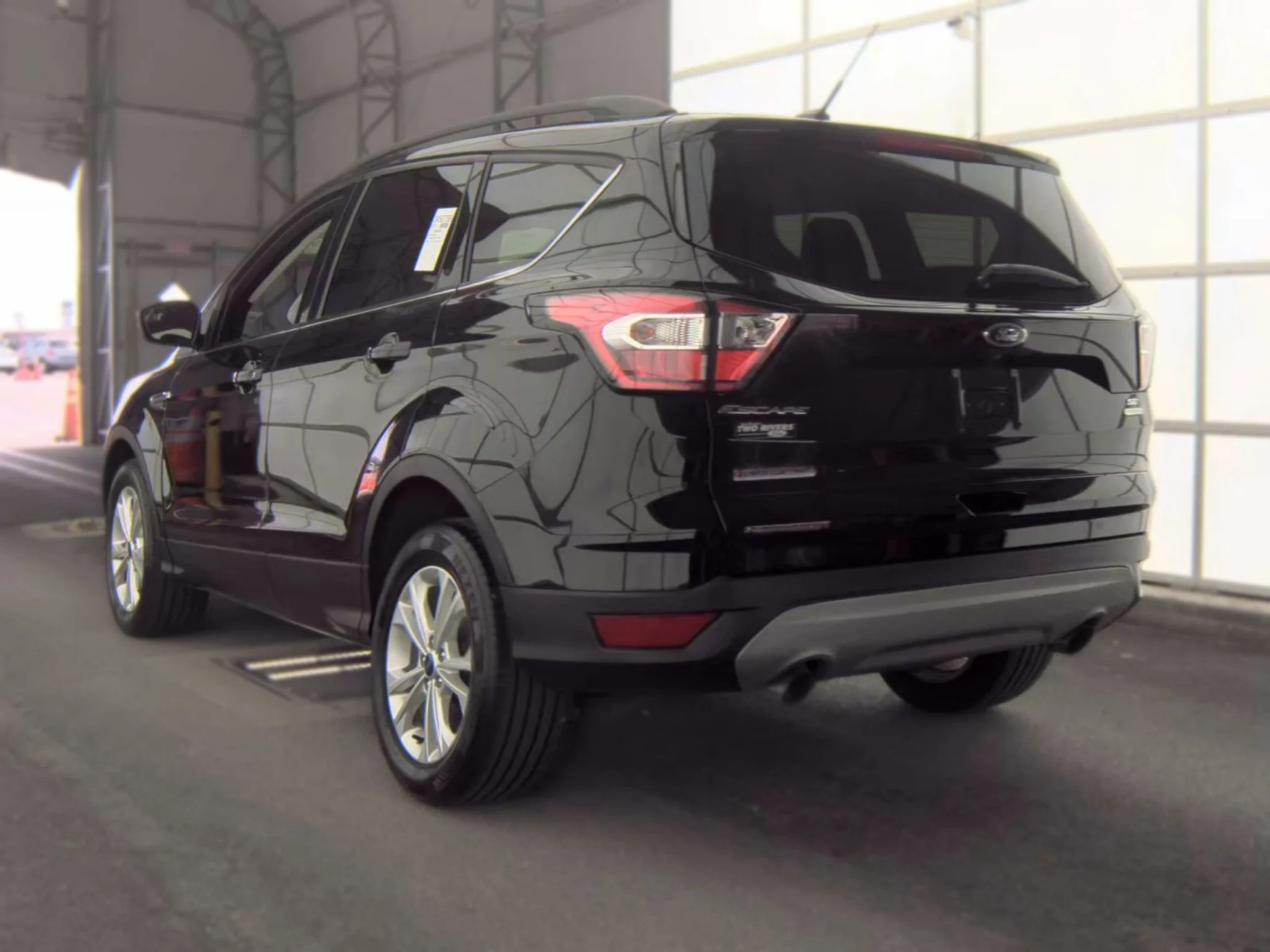 Used 2018 Shadow Black Ford SE image 6