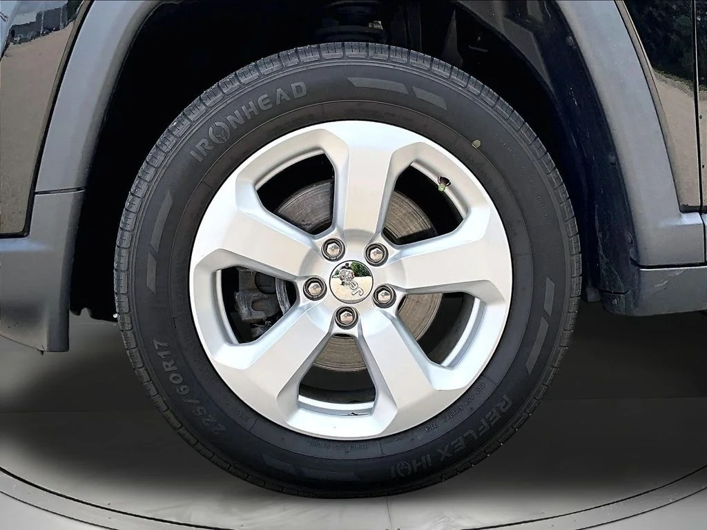Used 2018 Black Jeep Latitude image 36