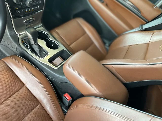 Used 2021 White Jeep Overland image 22