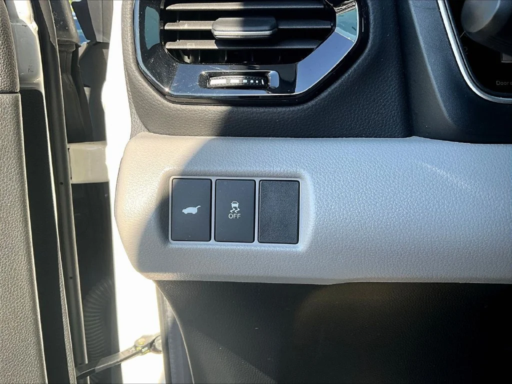 Used 2024 White Honda EX-L image 17