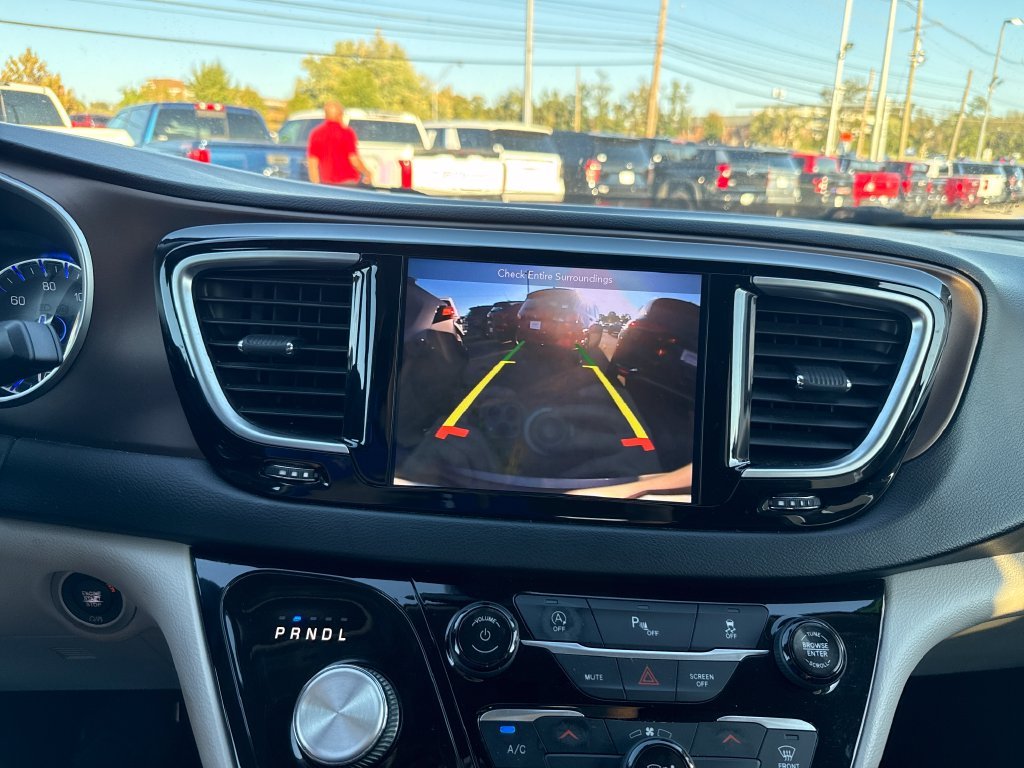 Used 2018 Silver Chrysler Touring L Plus image 23