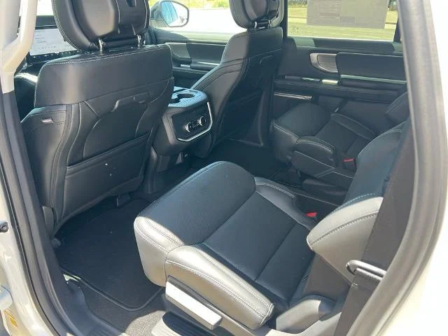 New 2027 Star White Metallic Tri-Coat Ford MAX Platinum image 63