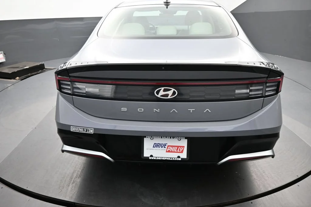 Used 2025 Blue Hyundai SEL image 7