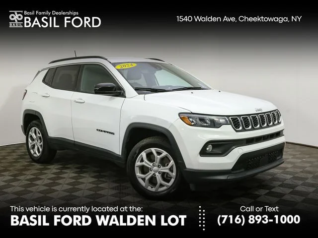 Used 2024 White Jeep Latitude image 1