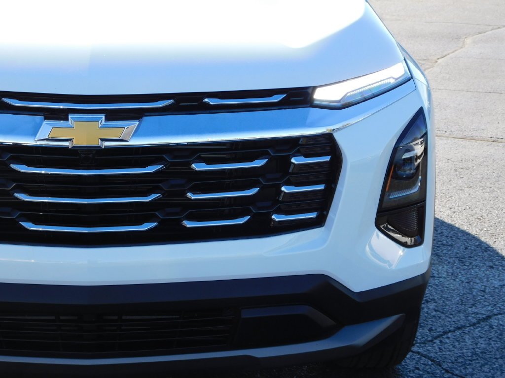 Used 2025 White Chevrolet LT image 9