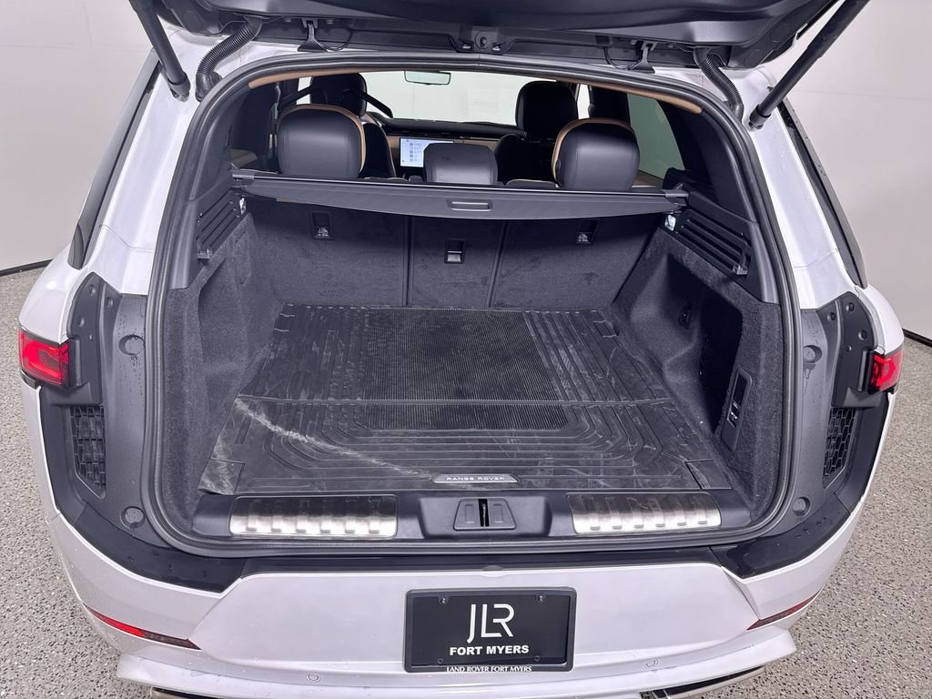 New 2026 OSTUNI PRL WHT Land Rover Dynamic SE image 21