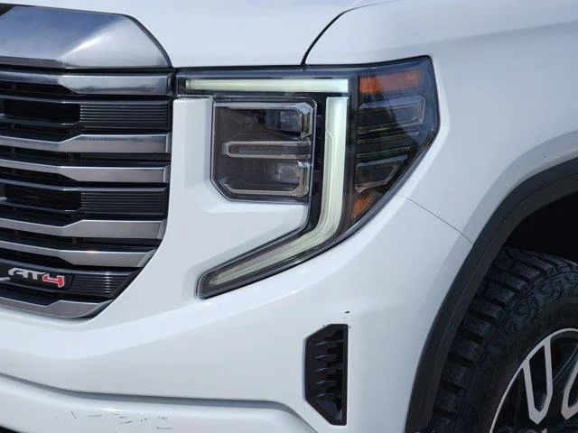 Used 2024 Summit White GMC AT4 4x4 Crew Cab 5.75 ft. box 147.4 in. WB image 8
