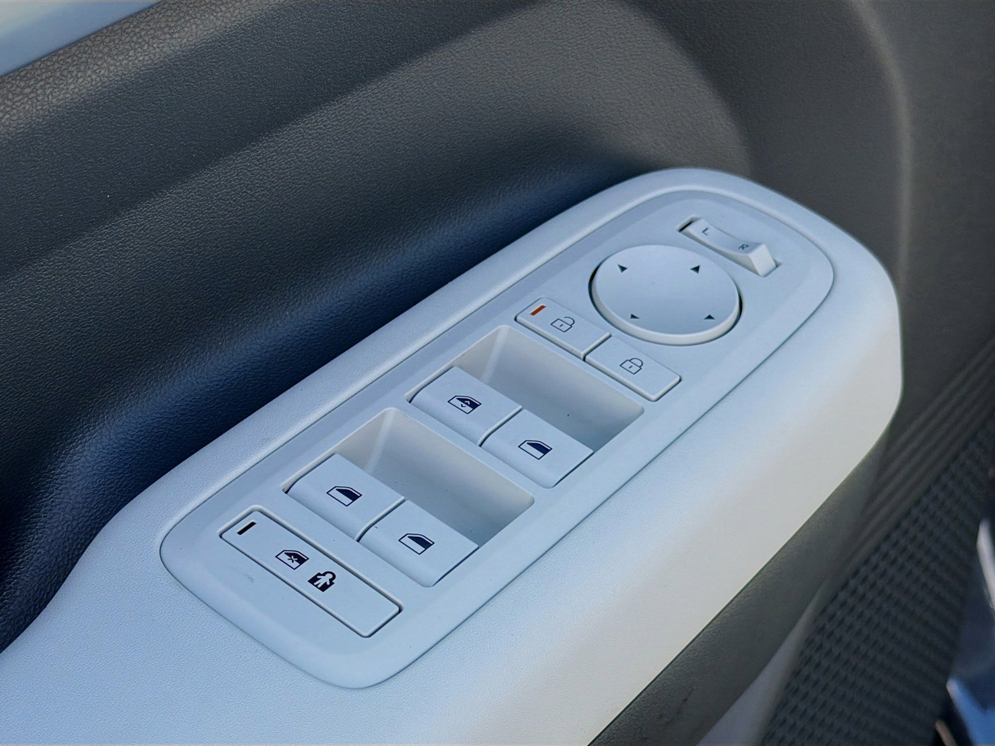 New 2026 Ecotronic Gray Hyundai SE image 62