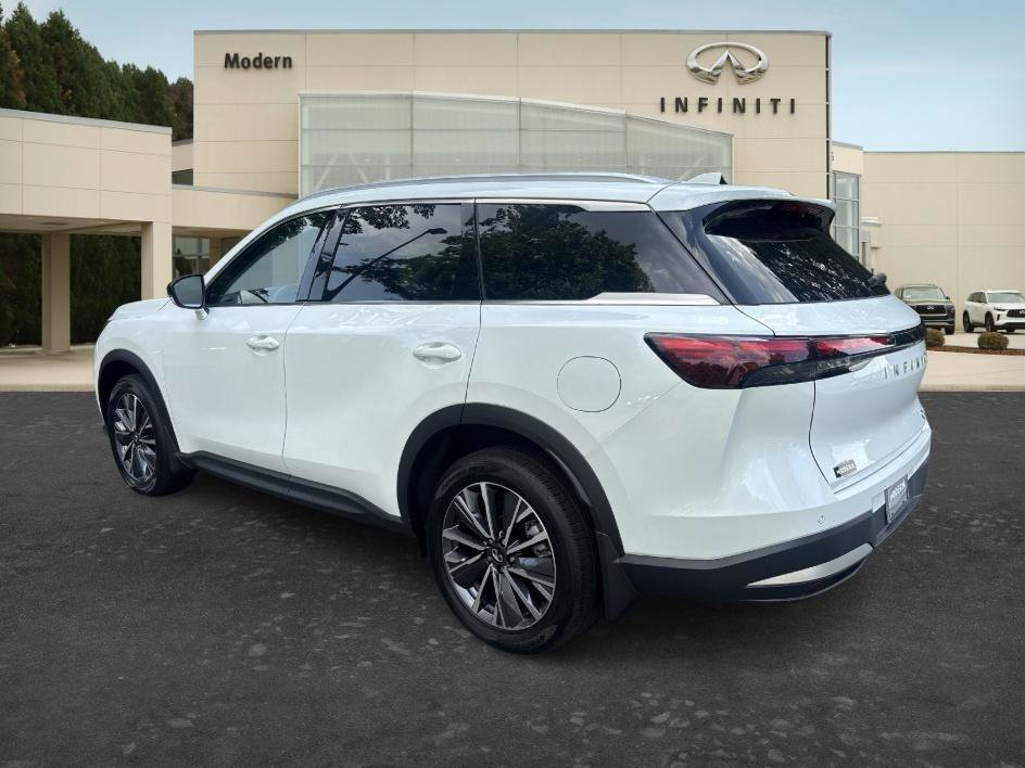 New 2027 Radiant White INFINITI LUXE image 6