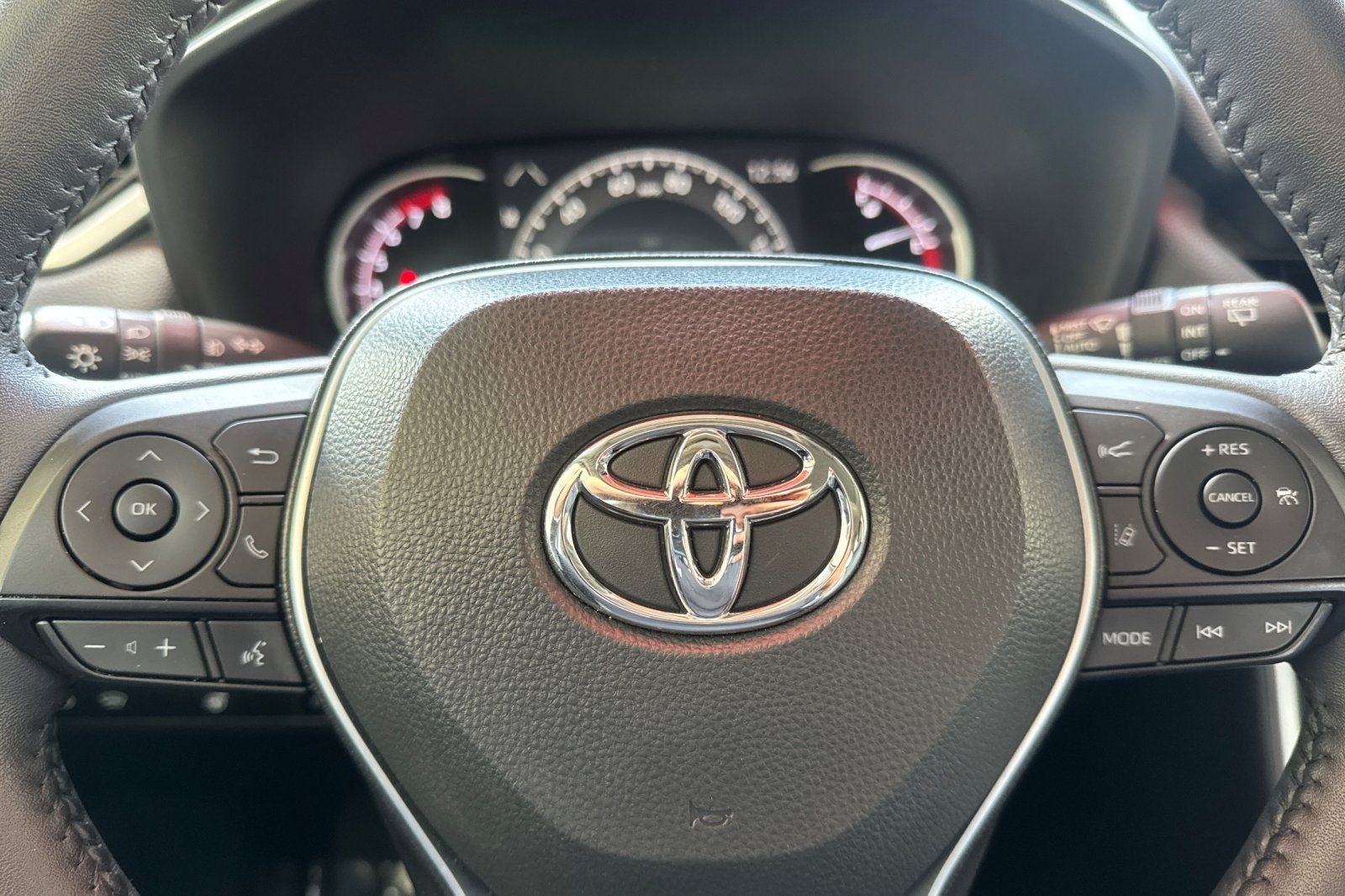 Used 2023 Gray Toyota XLE Premium image 28