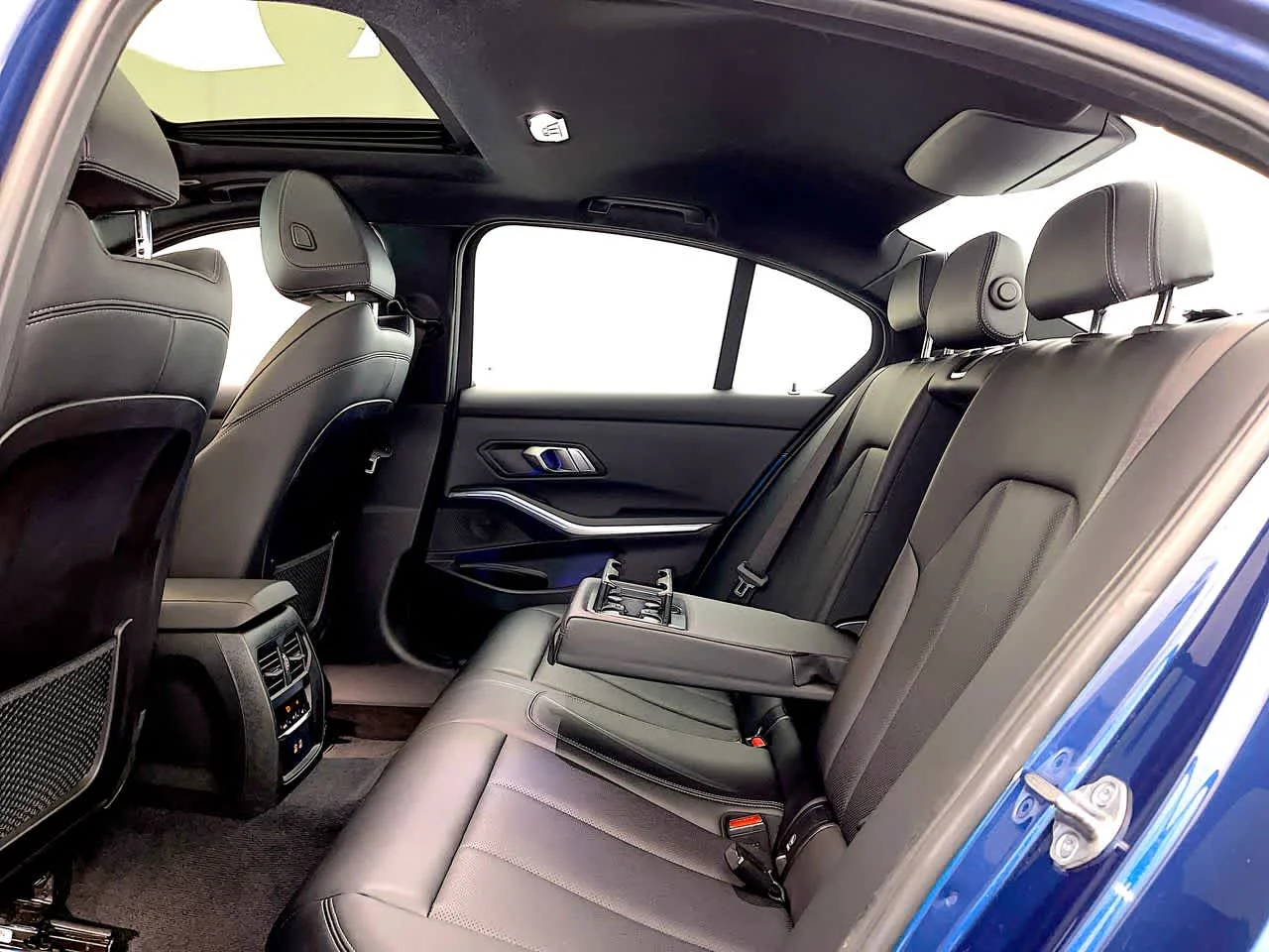 2022 BMW 3 Series 330i - Photo 15