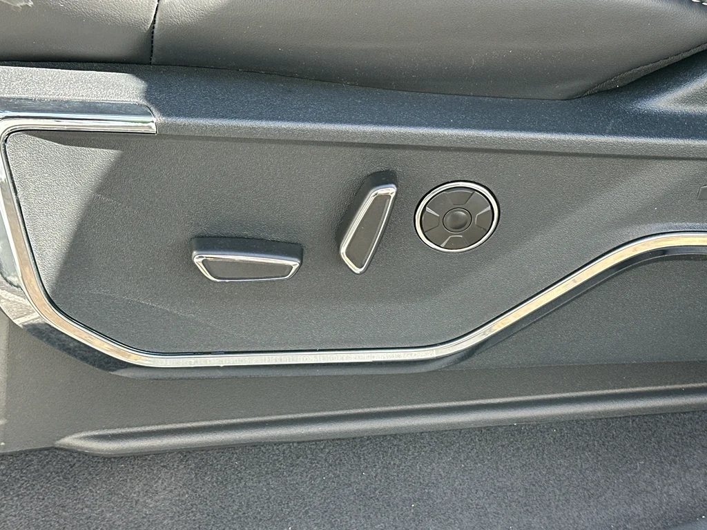 New 2026 Star White Metallic Tri-Coat Ford Platinum® image 34