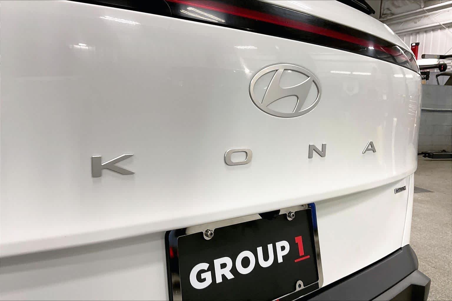 Used 2024 Atlas White Hyundai SEL image 30