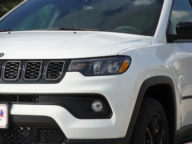 New 2026 Bright White Clear-Coat Exterior Paint Jeep Latitude image 7