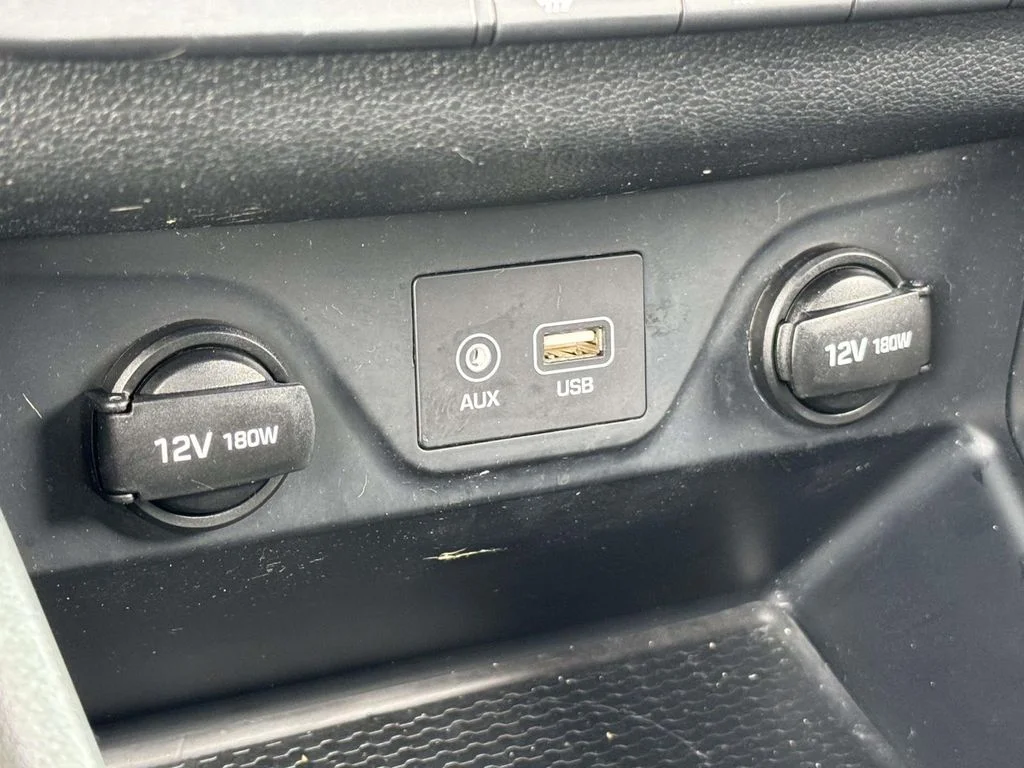 Used 2019 Blue Hyundai SE image 18