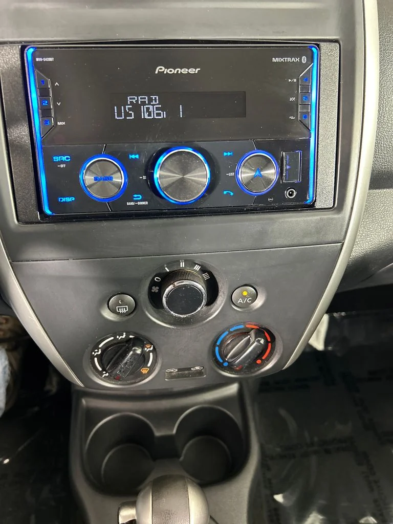 Used 2016 Blue Nissan 1.6 SV image 14