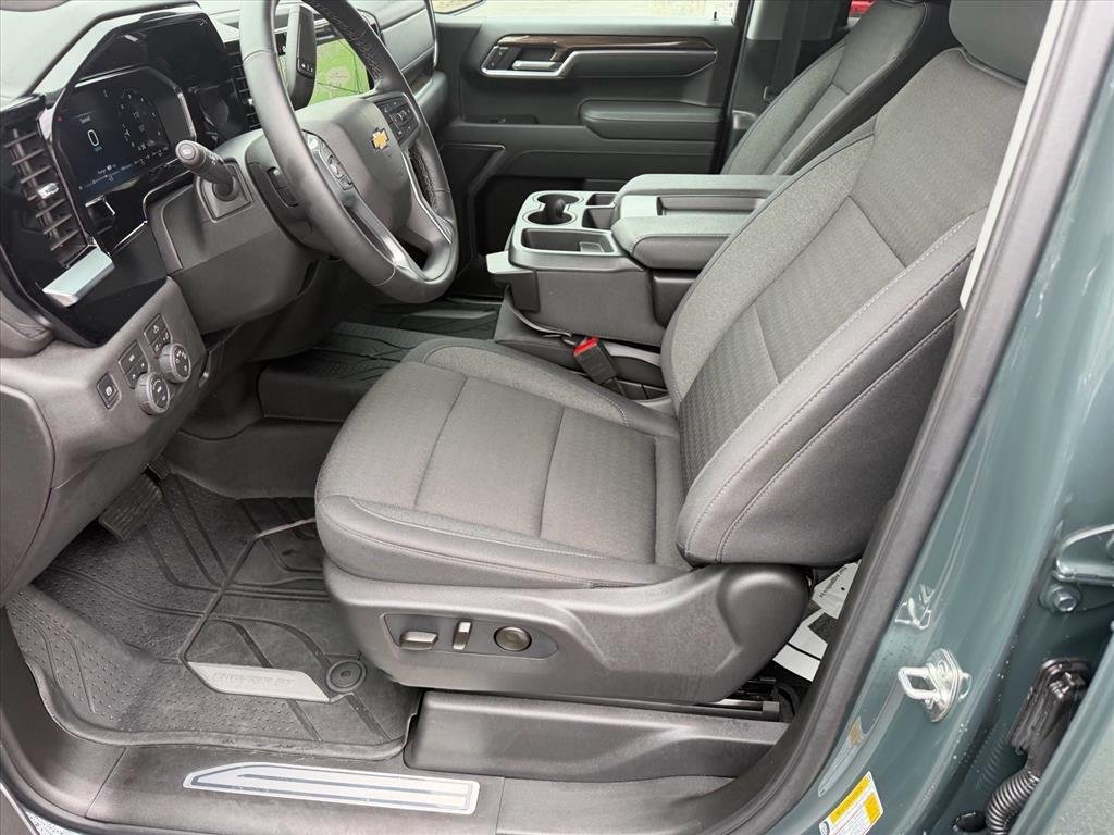 Used 2026  CHEVROLET RST image 11