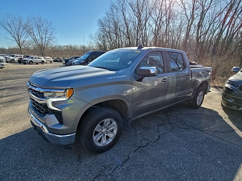 Used 2025 Chevrolet Silverado 1500 LT with VIN 1GCUKDED4SZ107484 for sale in Kansas City
