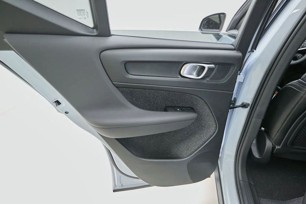 2026 Volvo XC40 Plus - Photo 15