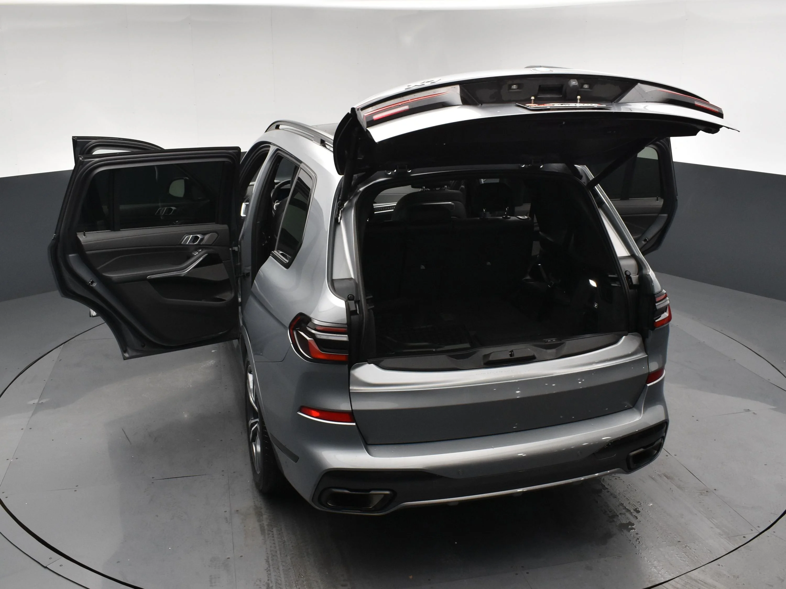 Used 2024 Skyscraper Grey Metallic BMW xDrive40i image 22