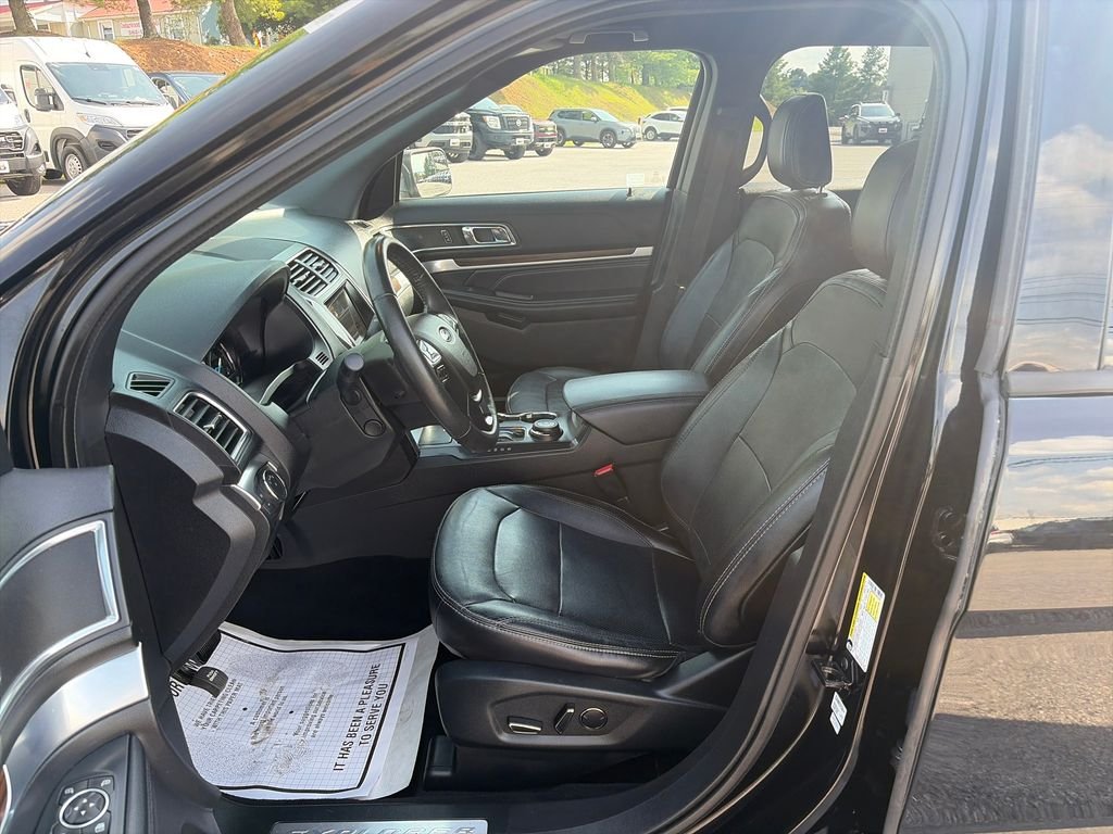 Used 2018 Black Ford Limited image 10