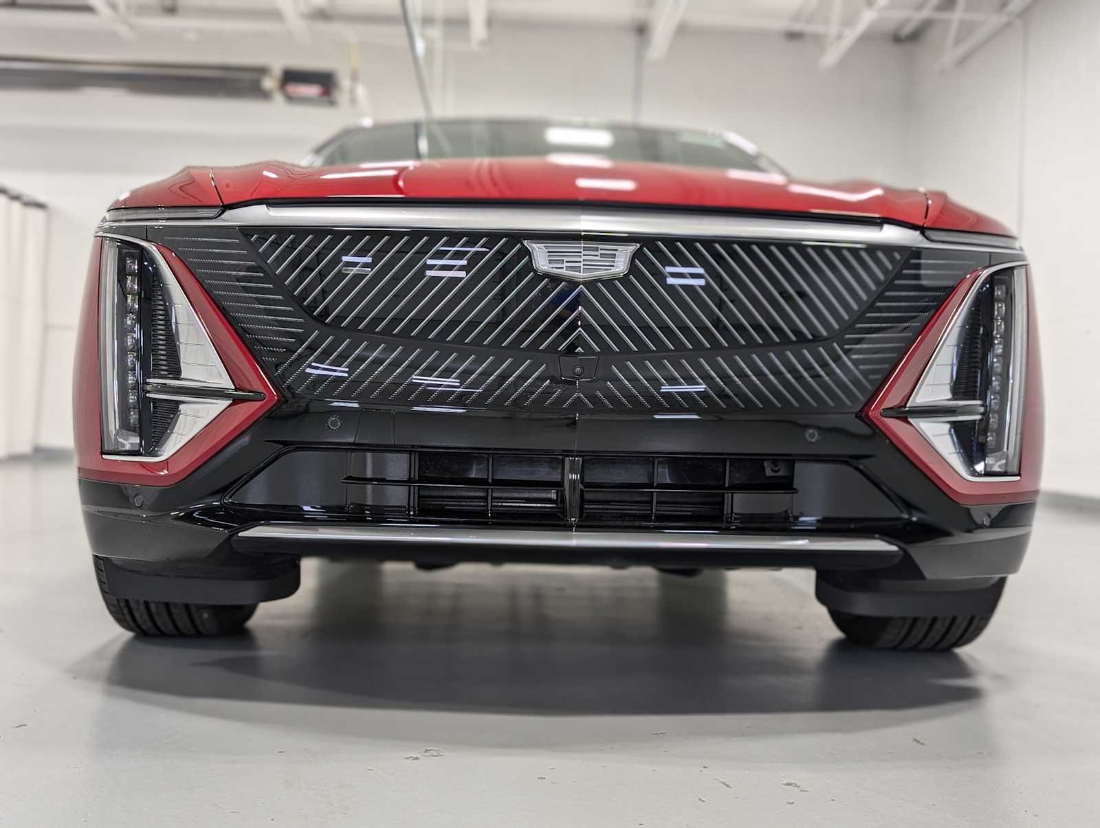 2025 Cadillac Lyriq Luxury photo 2