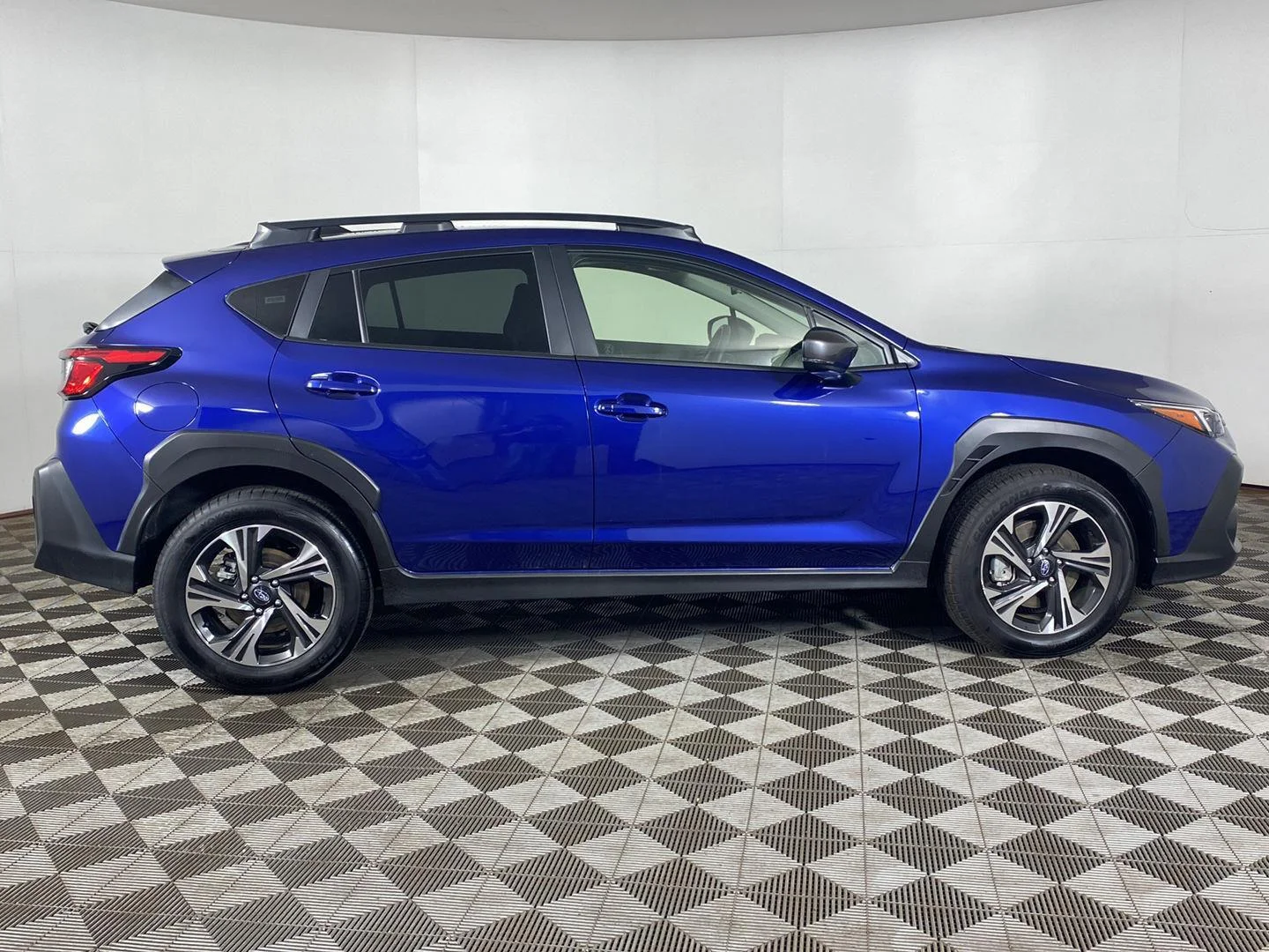 Used 2025 Sapphire Blue Pearl Subaru Premium image 4