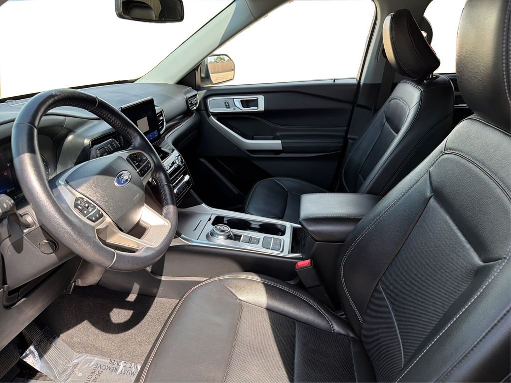 Used 2022 White Ford Limited image 10