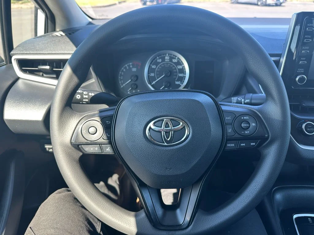 Used 2020 Silver Toyota LE image 19