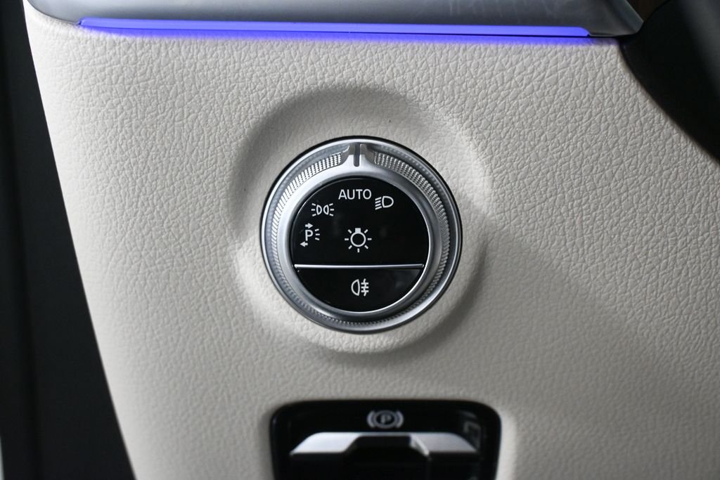 Used 2022  Mercedes-Benz C 300 image 9