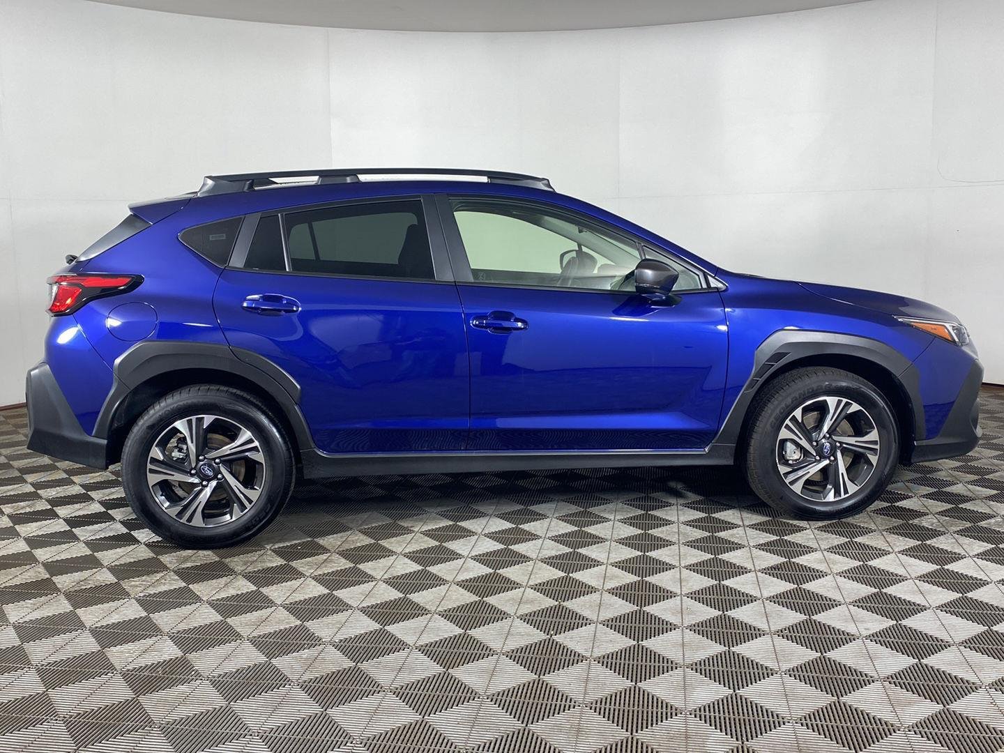 Used 2025 Sapphire Blue Pearl Subaru Premium image 4