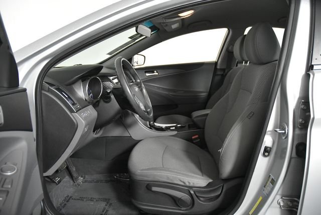 Used 2011 Silver Hyundai GLS image 26