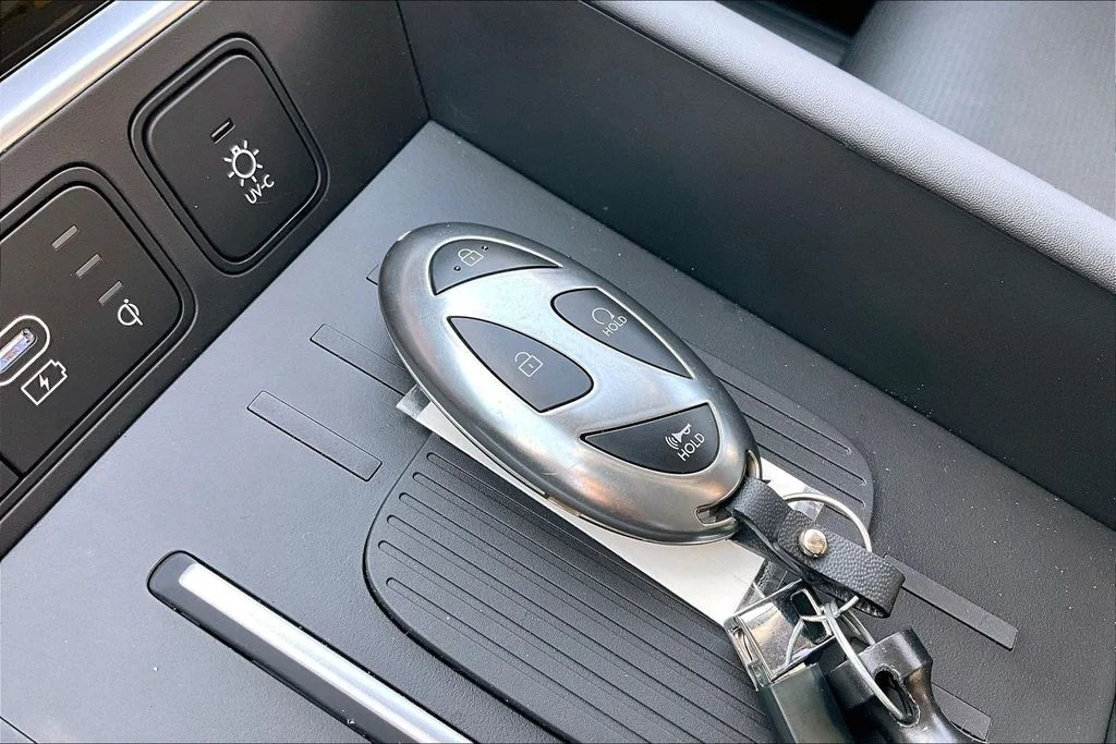 2025 Hyundai Santa Fe Limited - Photo 11