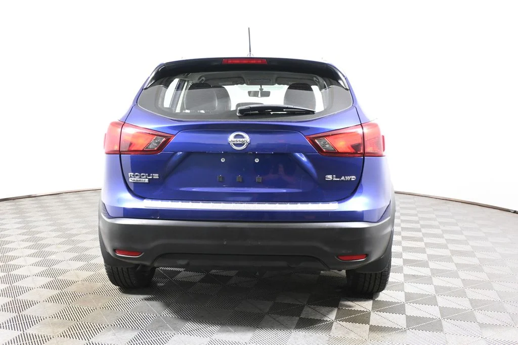 Used 2017 Blue Nissan SL image 6