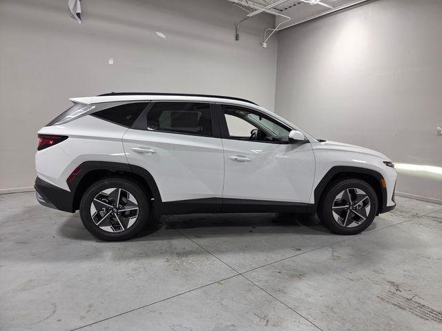 New 2026 White Hyundai SEL FWD image 12